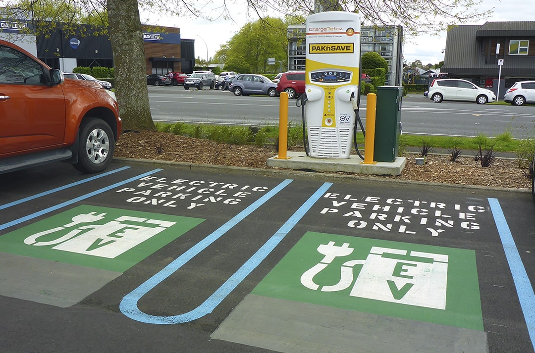 estacion-de-carga-vheiculos-electricos-triumph